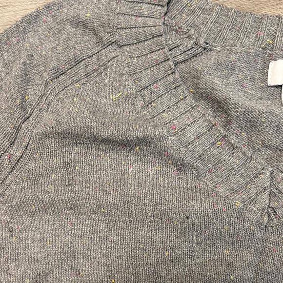 Old Navy Gray V-Neck Sweater - Picture 3 of 3